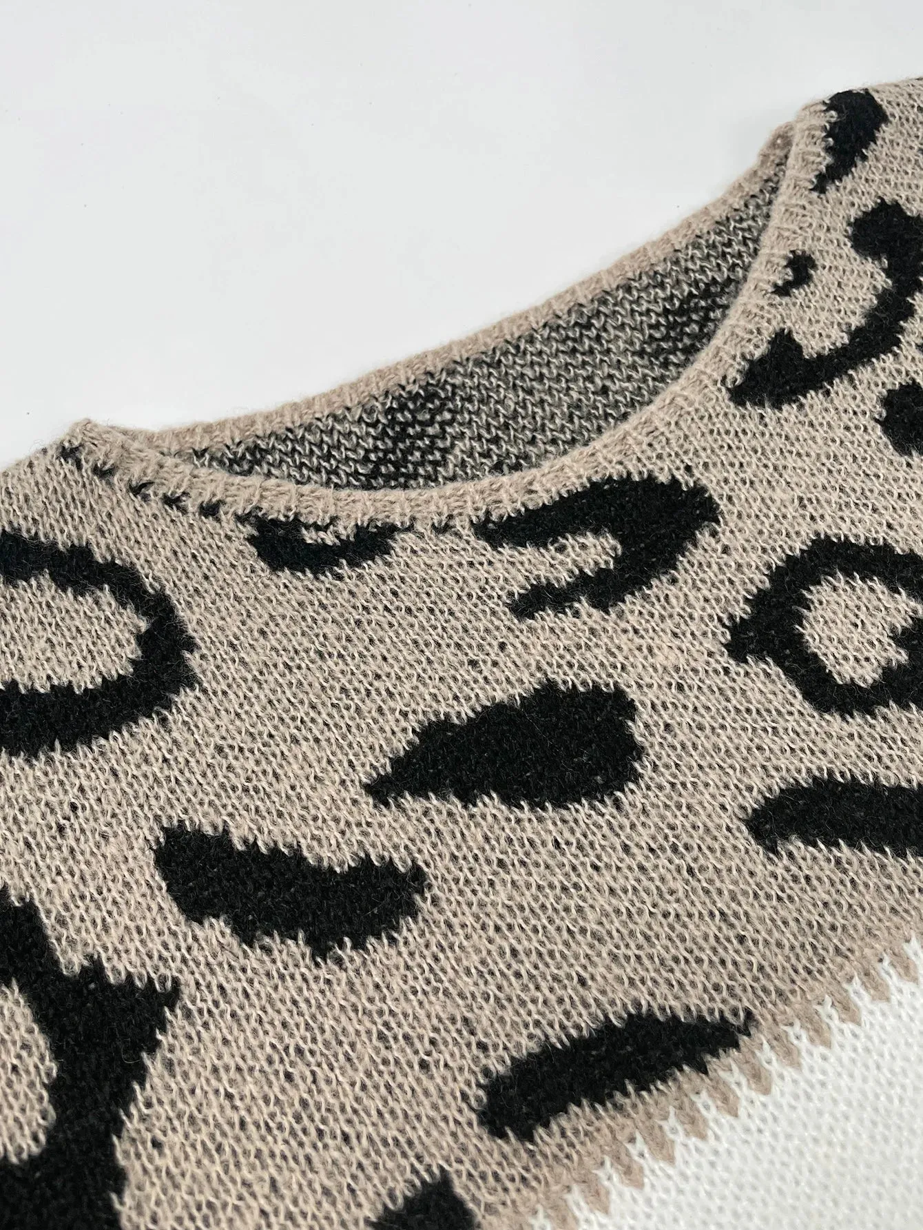 Penelope - Styllish Leopard Print Sweater